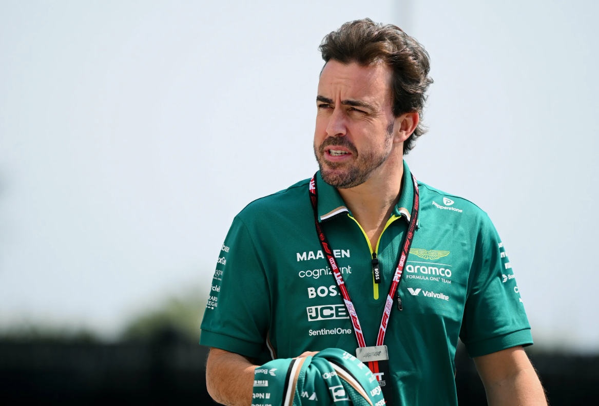 Fernando Alonso competing at high speed during a Formula 1 race