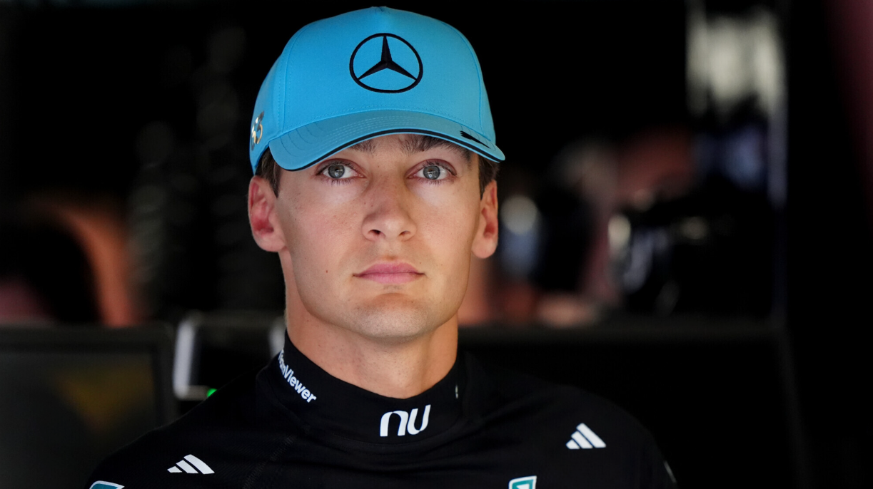 Kimi Antonelli fährt aggressiv und drängt auf Position auf der Strecke