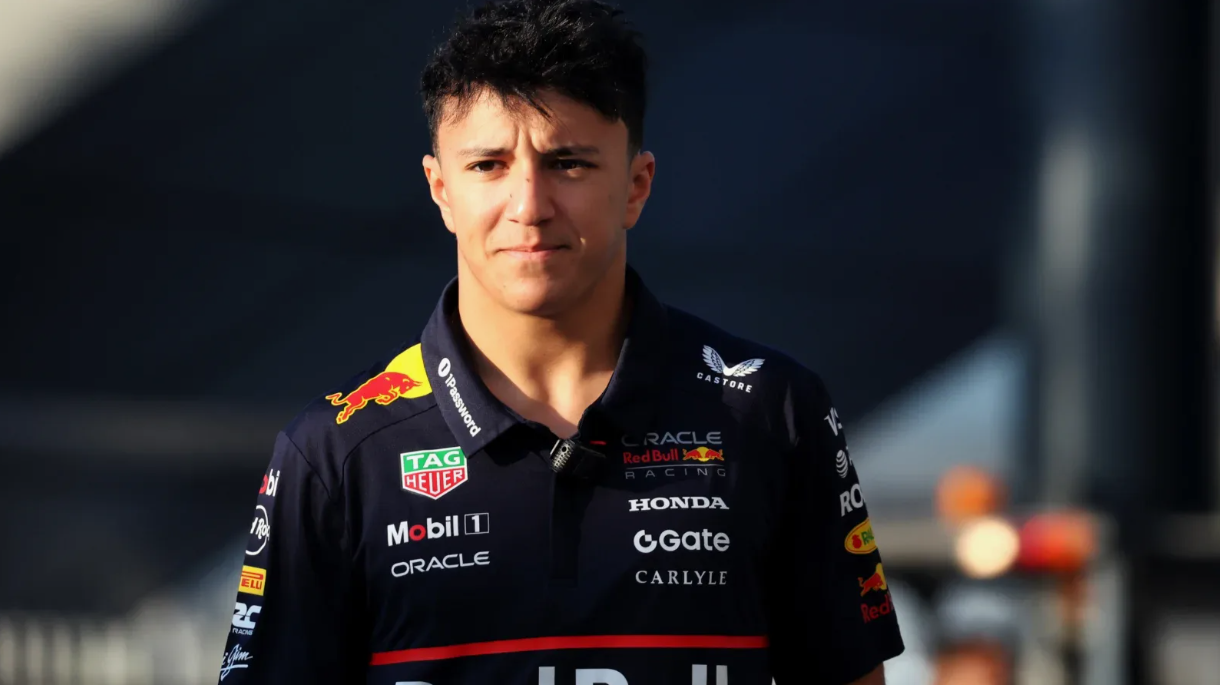 Racing cars in a close battle that resulted in a penalty during the Canadian GP