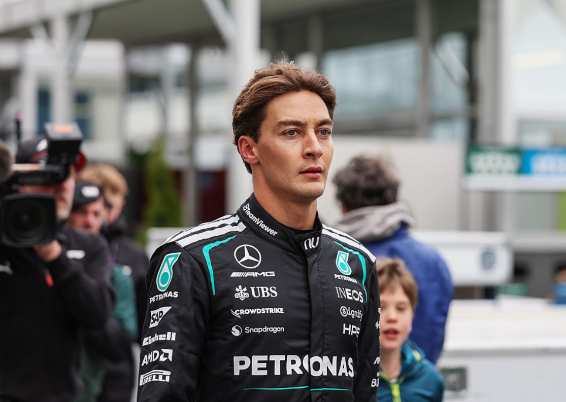 George Russell nimmt an einem Hochdruck-Formel-1-Rennwochenende teil