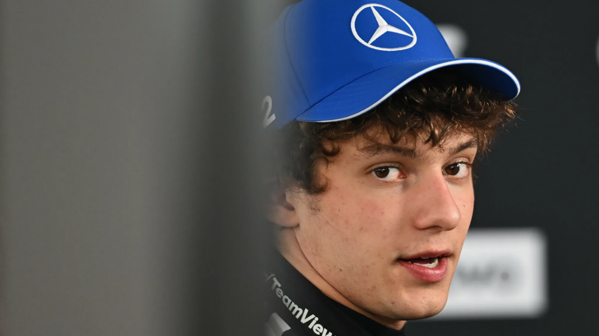 Kimi Antonelli spricht während seiner Formel-1-Rookie-Saison bei Mercedes über Handlingdruck, Erwartungen und persönliche Entwicklung