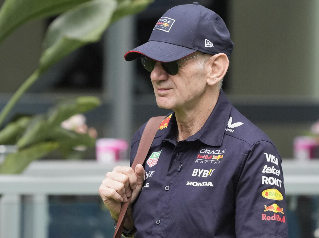 Adrian Newey lavora con il team di ingegneri di Aston Martin su futuri progetti di sviluppo della Formula 1