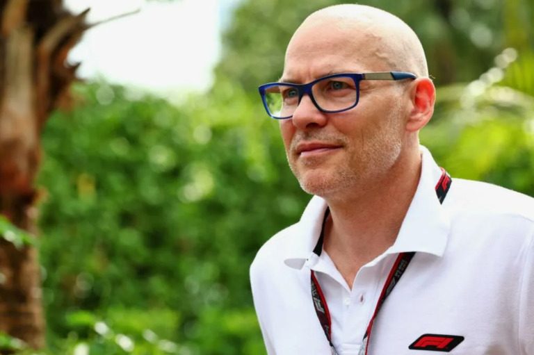 Jacques Villeneuve elogia la audaz estrategia de Ferrari en Barcelona: “Se negaron a conformarse con el segundo puesto”