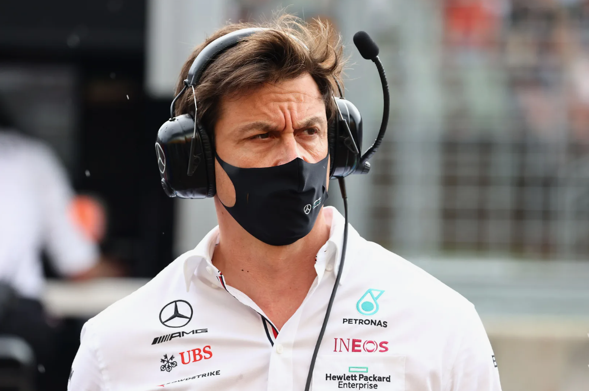 การแสดงภาพของนักแข่ง Formula 1 รุ่นต่างๆ ที่เน้นการพัฒนาความสามารถรุ่นเยาว์เทียบกับแชมป์ระดับตํานานอย่าง Senna