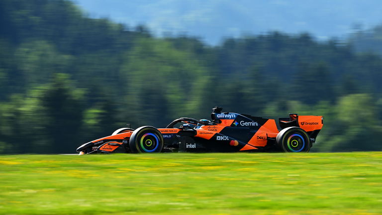 McLaren özünü təqib edərkən Antonelli Avstriyanın FP2 yarışında sürətli qalır