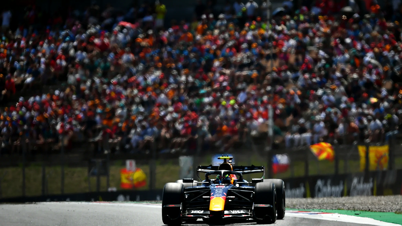Hamilton dáva Ferrari prielom v Barcelone, keď Antonelli odchádza do neskorého redakčného obrázku 2