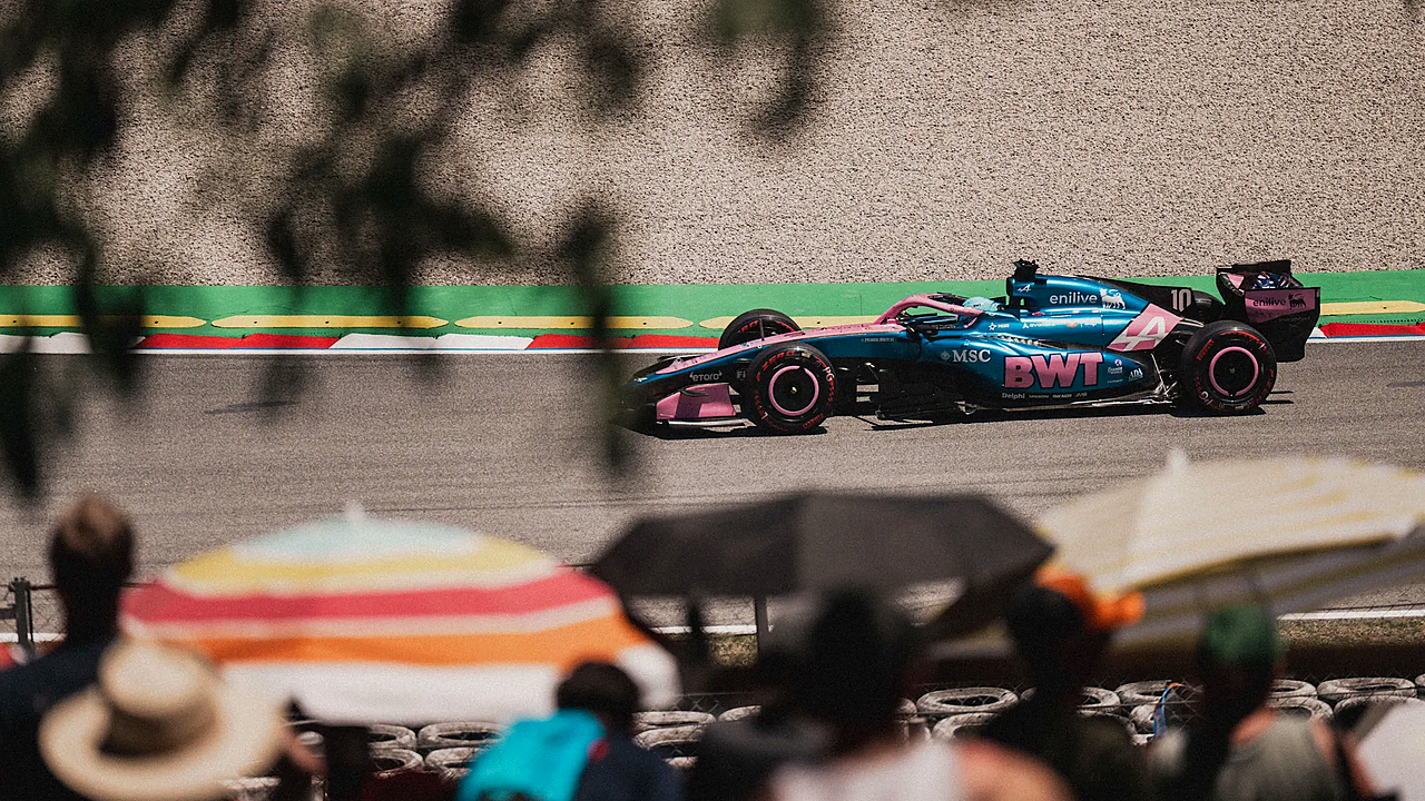 Hamilton volá Ferrari vyhrať niečo iné po tom, čo sa Barcelona zmení na emocionálny redakčný obrázok 3