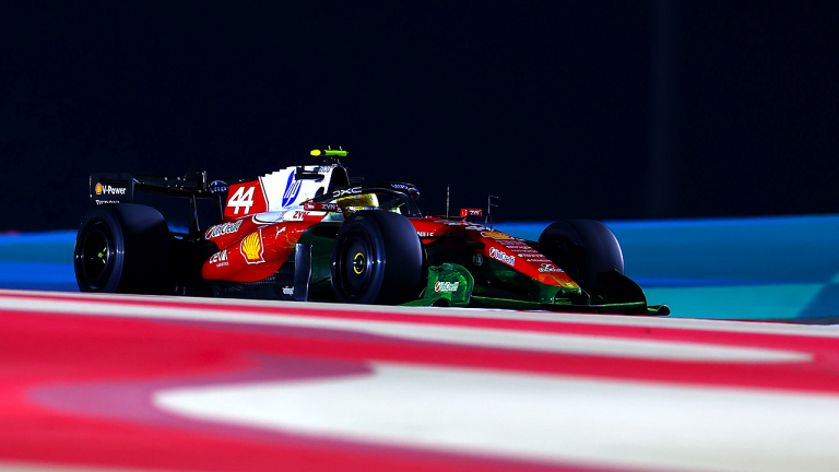 Hamilton hovorí, že odpojenie od matice pomohlo obnoviť jeho formu Ferrari