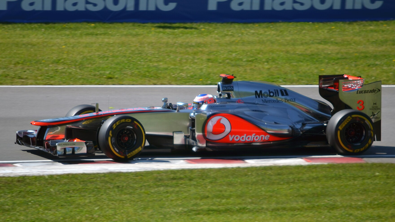 Mercedes' Free-to-Race Dilemma Comes to a Head at the Austrian GP
