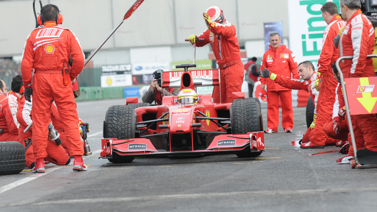 F1 tyre change pit stop Austria