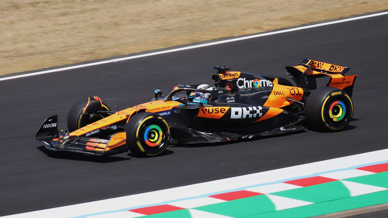 Oscar Piastri' s McLaren