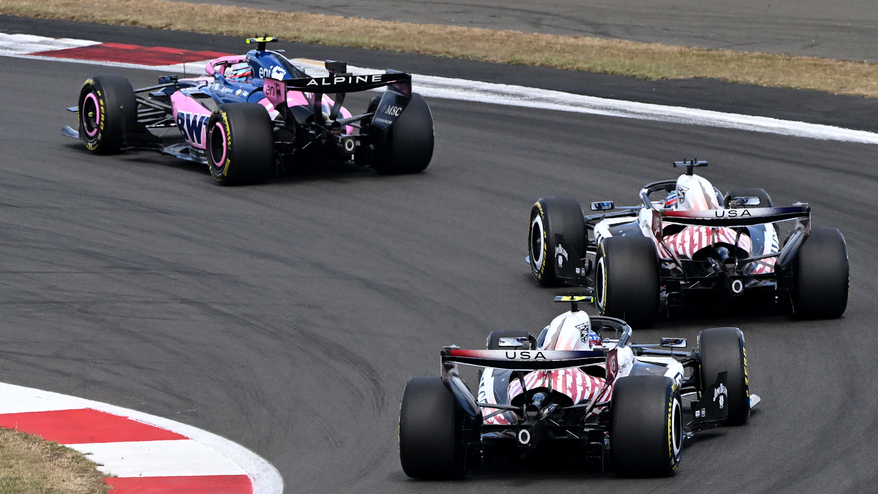Cadillac-ın Silverstone tempi geridə qalan ili yarımmüdafiə təqibinə çevirir