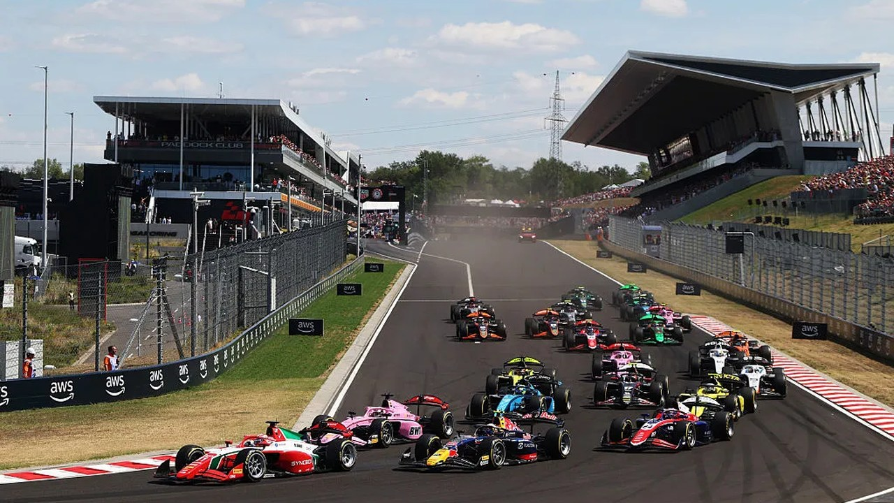 Formula 2 maşınları Budapeşt Sprint Yarışına start verdi