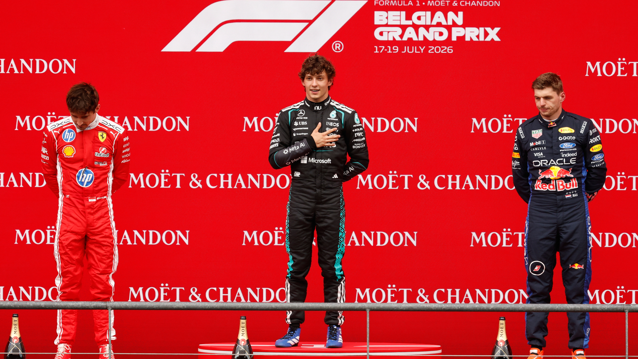 Kimi Antonelli câștigă Marele Premiu al Belgiei din 2026, în fața lui Charles Leclerc