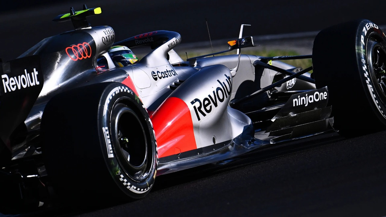 Un monopost Audi de Formula 1 circulă pe circuitul Hungaroring
