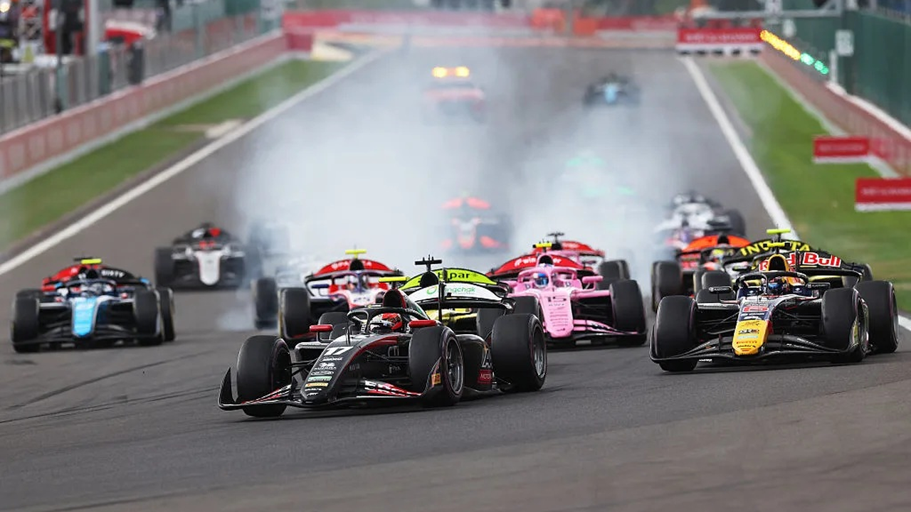 Formula 2 cars race closely at Spa