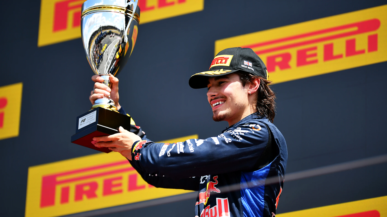 Tsolov utolsó körös előnye eldöntötte az F2 Silverstone Sprintet