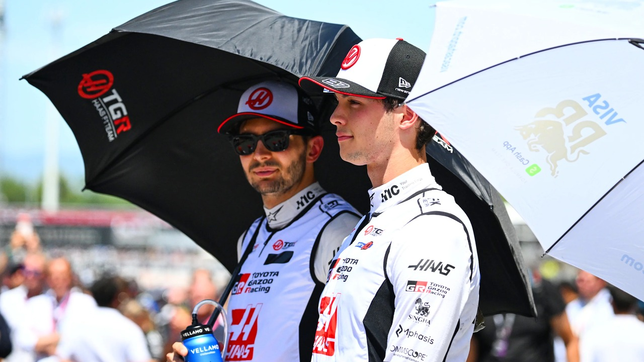 Oliver Bearman and Esteban Ocon walk together