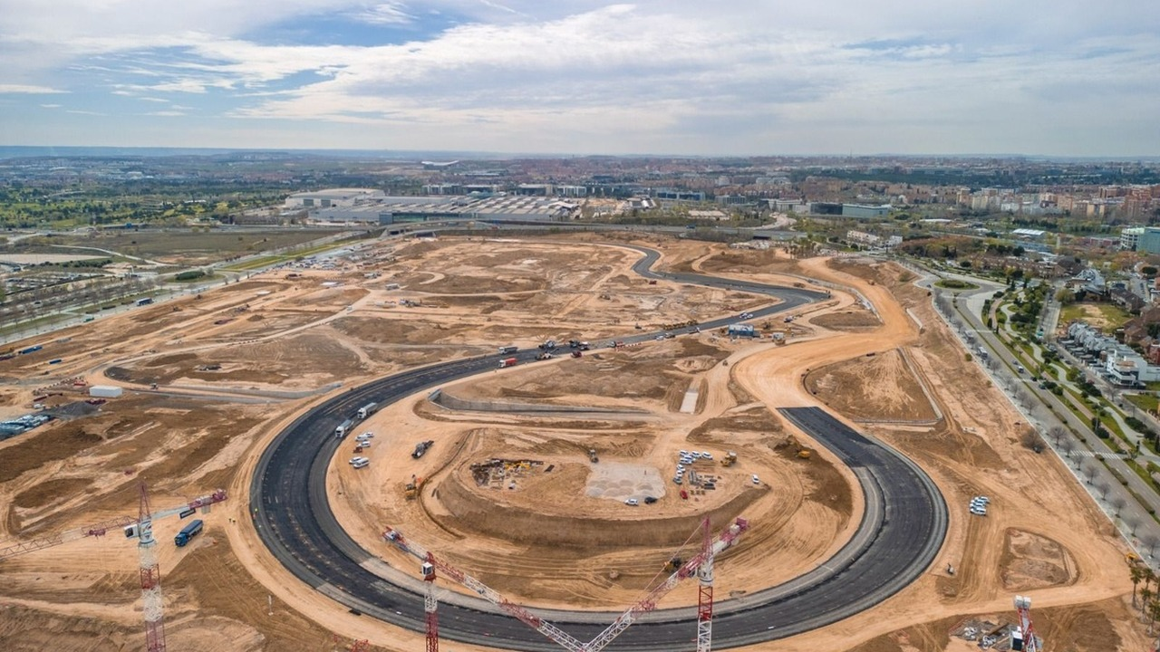 Construction crews pave the banked La Monumental corner at Madring